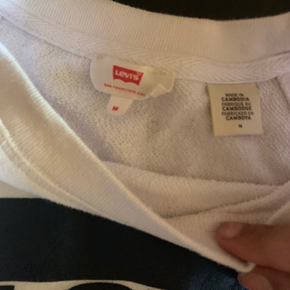 Levi’s pull over - Picture 2 of 2